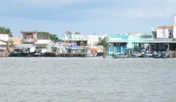 Thi thể người đàn ông nổi trên sông có vết thương ở đầu