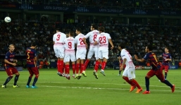 Video bàn thắng: Barca đánh bại Seviilla và giành Siêu cúp châu Âu