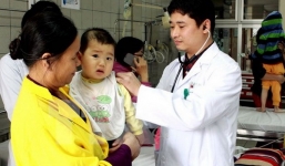 Video: Xuất hiện bệnh Whitmore nguy hiểm giống quai bị