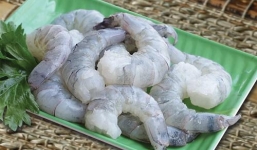 Cách bóc vỏ tôm và lấy chỉ tôm cực nhanh, cực đơn giản