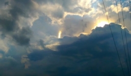 Kì lạ 'ánh sáng ngoài hành tinh' xuất hiên trên bầu trời nước Mỹ