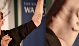 Kỳ lạ người đàn ông có tai trên tay