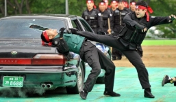 Phát sốt với màn trình diễn võ thuật đầy lôi cuốn của quân đội Hàn Quốc