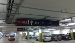 Người dân đau đầu phí đỗ xe gần cả tỷ đồng