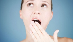 Cách khử mùi hôi sau khi ăn hành tỏi từ thực phẩm tự nhiên