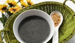 Cách nấu chè mè đen đậu phộng và bột sắn dây ngọt bùi  bổ dưỡng