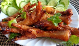 Cách làm chân gà nướng sa tế thơm cay ngon tuyệt vời