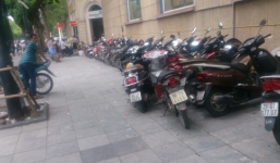 Nhiều điểm trông giữ xe sai quy định: Quận Hoàn Kiếm sẽ xử lý nghiêm