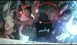 Phẫn nộ “dê xồm” sàm sỡ gái xinh ngay trên xe bus