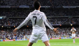 Video: Ronaldo phấn khích ăn mừng bàn thắng trên sân tập