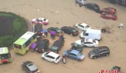 Chùm ảnh: Ô tô nổi bồng bềnh vì lũ lụt tại Trung Quốc