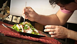 Nghề 'độc' thu nhập chục triệu đồng/tháng