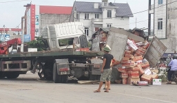 Tai nạn nghiêm trọng, tài xế chết trong cabin