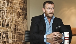 Từ đống nợ tỷ đô thành đại gia giàu nhất Iceland