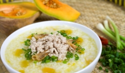 Cách nấu cháo thịt băm cà rốt giúp giải cảm 