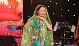 Phi Nhung đóng 'cô dâu 8 tuổi' khiến hàng nghìn khán giả cười ngất ngưởng