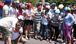 Bé gái 8 tuổi bị kẹt vào gầm xe bồn khi đi chơi với mẹ