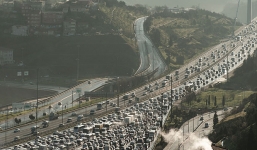 Xôn xao chàng trai chặn đường cao tốc cầu hôn bạn gái sắp phải hầu tòa