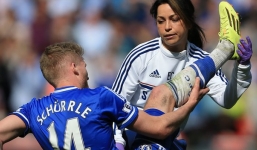 NÓNG: Nữ bác sĩ Eva Carneiro từng ngủ với một cầu thủ Chelsea 