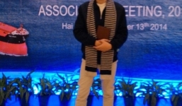 Cô gái quỳ xuống van xin nhóm giang hồ tha chết cho người yêu