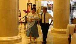 Khánh Thi - Phan Hiển hạnh phúc làm tiệc đầy tháng cho con trai