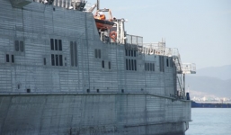 Tàu bệnh viện khổng lồ của Hải quân Mỹ đến Đà Nẵng