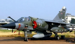 Chiến đấu cơ bị chim tấn công, rơi xuống đất