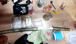 Đi du lịch, tiện thể mua ma túy về bán