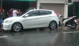 Thanh niên đi xe SH đuổi 5km bắt tài xế ô tô gây tai nạn xin lỗi