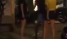 Video: Thanh niên bị mẹ bạn gái tát, mắng xối xả vì đi chơi đêm