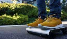 Xe đi bộ nhỏ bằng laptop giá 18 triệu đồng