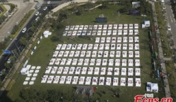 Hàng trăm người ăn sáng trên giường đạt kỷ lục thế giới