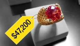 Nhẫn đá quý làm từ tóc người giá 1 tỷ đồng