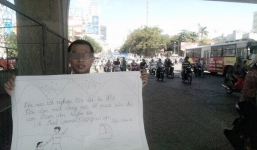 Tâm sự của cử nhân xuống đường tìm việc mua sữa cho con 