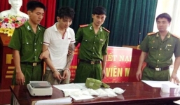 Đôi nam nữ mang theo ma túy đá, súng ngắn trên ôtô