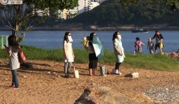 Nhìn vào mặt trời- Kì lạ phương pháp giảm cân mới của phụ nữ Hồng Kong