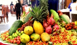 Bán hoa quả, đồ chay, kiếm bộn tiền trong tháng cô hồn