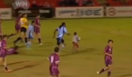 Thú vị cảnh cậu bé 4 tuổi đánh bại hai đội bóng bầu dục chuyên nghiệp