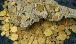 Tìm thấy khó báu tiền vàng trăm tỷ dưới đáy biển