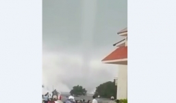 Video: Xôn xao vòi rồng xuất hiện ở Kiên Giang