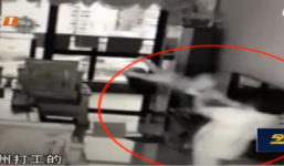 Phẫn nộ bảo mẫu hành hạ bé gái tàn nhẫn chỉ vì bé tè dầm