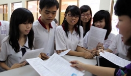 Khoảnh khắc 'nghẹt thở' trong ngày cuối xét tuyển đợt 1