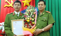 Khen thưởng chiến sĩ cảnh sát dũng cảm cứu người 
