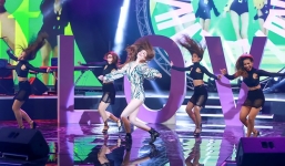 Hồ Ngọc Hà khoe vũ đạo ấn tượng trên sóng trực tiếp