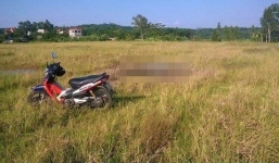 Hà Nội: Quấn chăn quanh người rồi đổ xăng tự thiêu