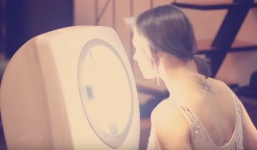 Cận cảnh máy trang điểm tự động trong 30 giây