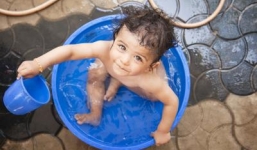 8 hình ảnh của trẻ cha mẹ không nên đăng tải lên mạng xã hội