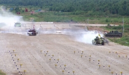 Video: Những cảnh ngoạn mục nhất trong cuộc đua xe tăng tại Nga