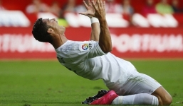 Video: Ronaldo ăn vạ kiếm penalty nhưng bất thành