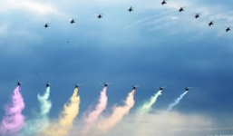 TQ phô diễn sức mạnh không quân, mô típ giống hệt duyệt binh Nga